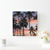 Sonnenuntergang durch tropische Palmen Quadratische Wanduhr (Zuhause)