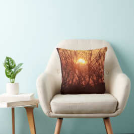 Sonnenuntergang hinter den Bäumen Kissen
