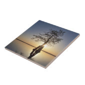 Sonnenuntergang hinter einem Baum Fliese (Seite)