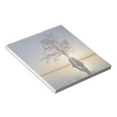 Sonnenuntergang hinter einem Baum Notizblock (angewinkelt)