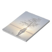 Sonnenuntergang hinter einem Baum Notizblock (Rotiert)