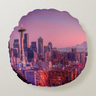 Sonnenuntergang hinter Seattle-Skylinen von Rundes Kissen