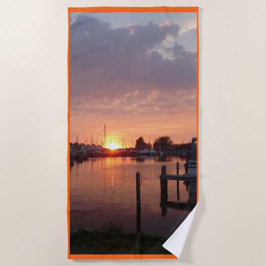 Sonnenuntergang Huizen Harbour Badetuch (Vorderseite)