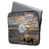 Sonnenuntergang im Foto mit Monogramm und Name Laptopschutzhülle (Vorderseite Links)