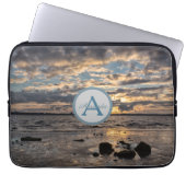 Sonnenuntergang im Foto mit Monogramm und Name Laptopschutzhülle (Vorderseite)