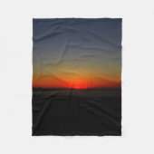 Sonnenuntergang im Wasser Fleecedecke (Vorderseite)