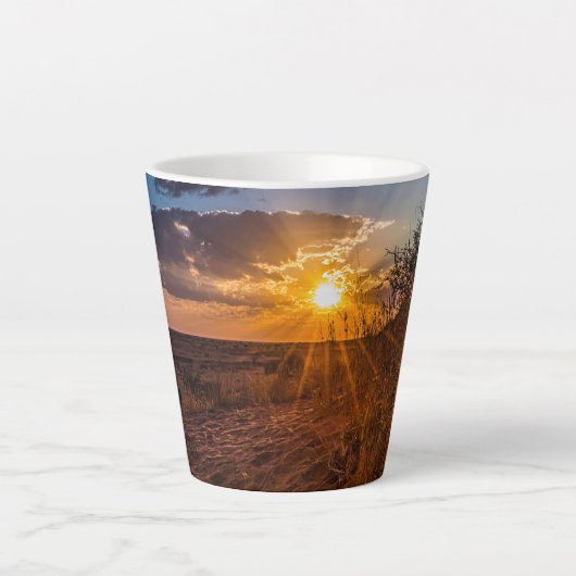 Sonnenuntergang in der Kalahari-Wüste, Namibia Milchtasse (Vorderseite)