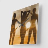 Sonnenuntergang in der Silhouette des Strandes Quadratische Wanduhr (Winkel)