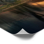 Sonnenuntergang in einem alten Holztempel Poster (Ecke)