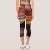 Sonnenuntergang in Praia, Kap Verde Capri Leggings (Rückseite)