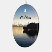 Sonnenuntergang-Malediven-Strand-Haus-Boots-Oval Keramik Ornament (Links)