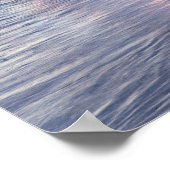 Sonnenuntergang mit Palmen und felsigem Strand Poster (Ecke)