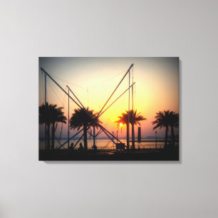Sonnenuntergang mit Palmen und Trampolin Leinwanddruck