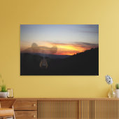 Sonnenuntergang mit schwarzem Bär Leinwanddruck (Insitu (Wohnzimmer))