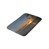 Sonnenuntergang mit Segelbooten Tropical Landscape Badematte (Schrägansicht)