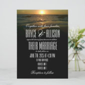 Sonnenuntergang-Strand-Hochzeits-Einladung Einladung (Stehend Vorderseite)