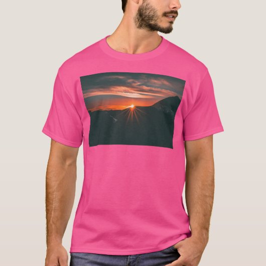 Sonnenuntergang über Bergen aktiv T-Shirt (Vorderseite)