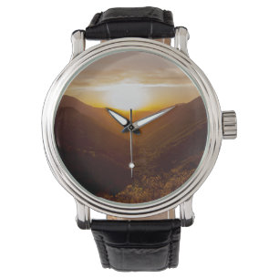 Sonnenuntergang über Berglandschaft Armbanduhr