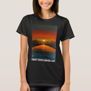 Sonnenuntergang über Canyon Lake Malerei von Alfre T-Shirt