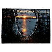 Sonnenuntergang über dem Forest Lake Geschenktasch Große Geschenktüte (Rückseite)