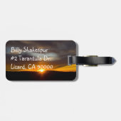 Sonnenuntergang über dem Hügel Gepäckanhänger (Rückseite horizontal)