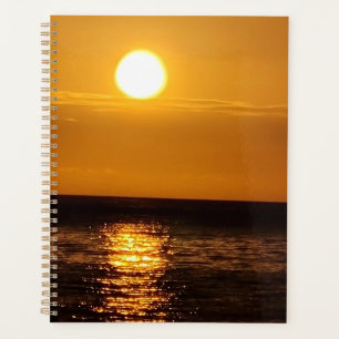 Sonnenuntergang über dem Meer Planer