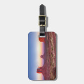 Sonnenuntergang über dem Monumental Arizona Gepäckanhänger (Vorderseite vertikal)