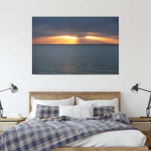 Sonnenuntergang über dem Ozean durch die Wolken Leinwanddruck
