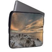 Sonnenuntergang über dem See Myvatn, Island Laptopschutzhülle (Vorne Rechts)