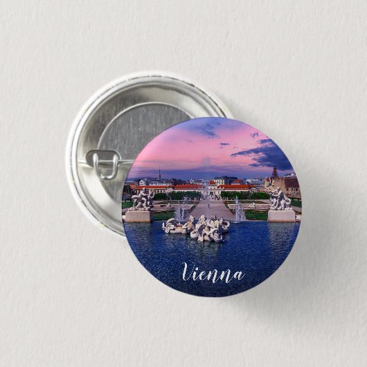 Sonnenuntergang über dem Springbrunnen in Wien Button (Vorne & Hinten)