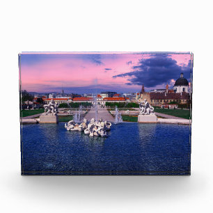 Sonnenuntergang über dem Springbrunnen in Wien Fotoblock