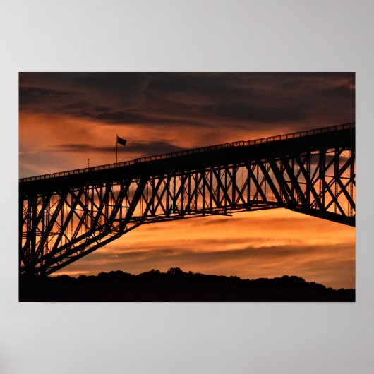Sonnenuntergang über dem Weg auf der Hudson Bridge Poster (Vorne)