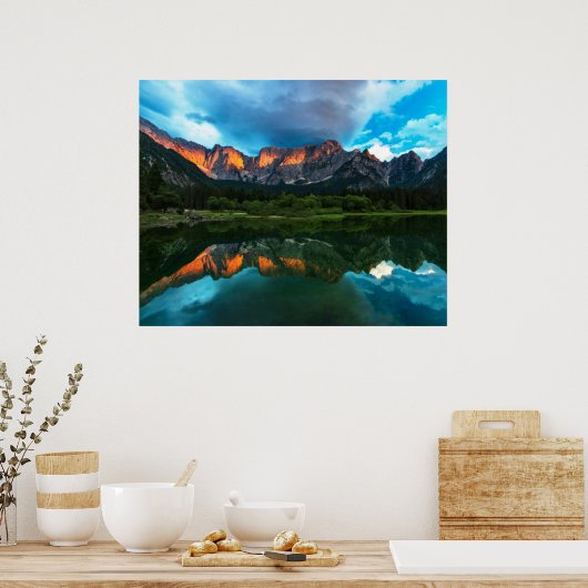 Sonnenuntergang über den Bergen am See Fusine, Poster (Küche)