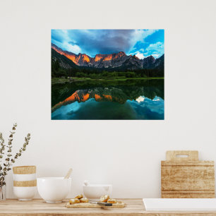 Sonnenuntergang über den Bergen am See Fusine, Poster