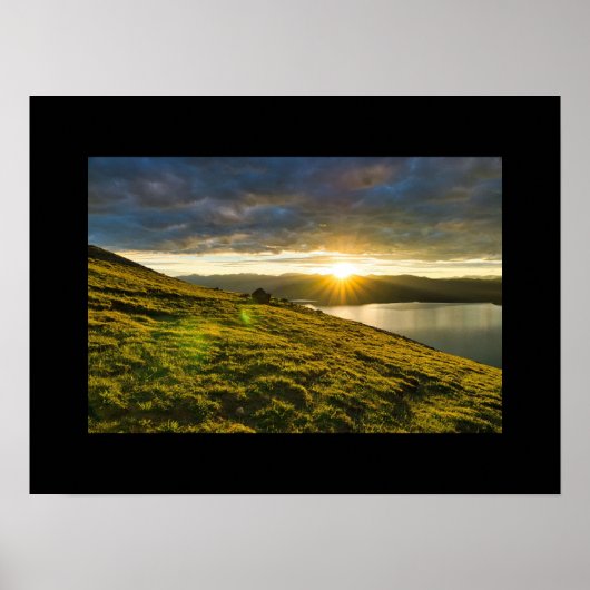 Sonnenuntergang über den Bergen Poster (Vorne)