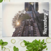 Sonnenuntergang über der alten mittelalterlichen B Geschirrtuch (Gefaltet)