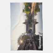 Sonnenuntergang über der alten mittelalterlichen B Geschirrtuch (Vertikal)