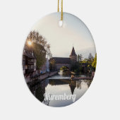 Sonnenuntergang über der alten mittelalterlichen B Keramik Ornament (Rechts)