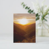 Sonnenuntergang über der Berglandschaft Postkarte (Stehend Vorderseite)