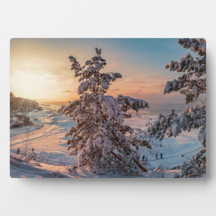 Sonnenuntergang über der schneebedeckten Küste Fotoplatte