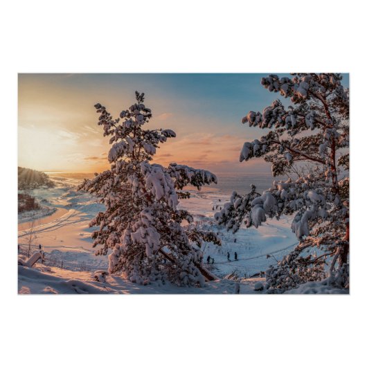 Sonnenuntergang über der schneebedeckten Küste Poster (Vorderseite)