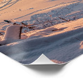 Sonnenuntergang über der schneebedeckten Küste Poster (Ecke)