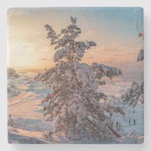 Sonnenuntergang über der schneebedeckten Küste Steinuntersetzer