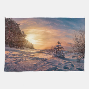 Sonnenuntergang über der schneebedeckten Winterküs Geschirrtuch