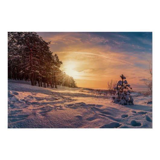 Sonnenuntergang über der schneebedeckten Winterküs Poster (Vorderseite)