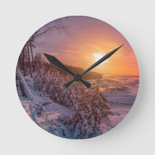 Sonnenuntergang über der Schneeküste Runde Wanduhr