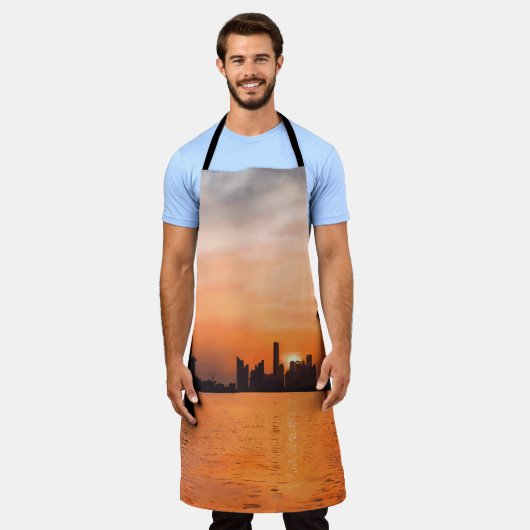 Sonnenuntergang über der Stadt am Meer - Aquarell Schürze (Getragen)