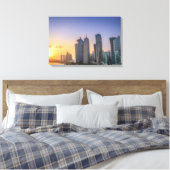 Sonnenuntergang über der Stadt Doha, Katar Leinwanddruck (Insitu (Schlafzimmer))