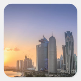 Sonnenuntergang über der Stadt Doha, Katar Quadratischer Aufkleber