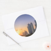 Sonnenuntergang über der Stadt Doha, Katar Runder Aufkleber (Umschlag)